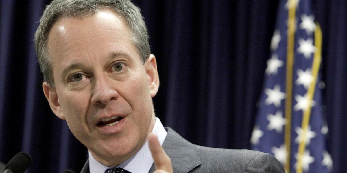 Fiscal de Nueva York renuncia tras denuncias por maltrato