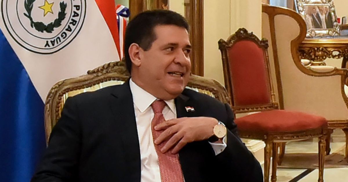 El presidente de Paraguay, Horacio Cartes, renuncia para asumir como senador