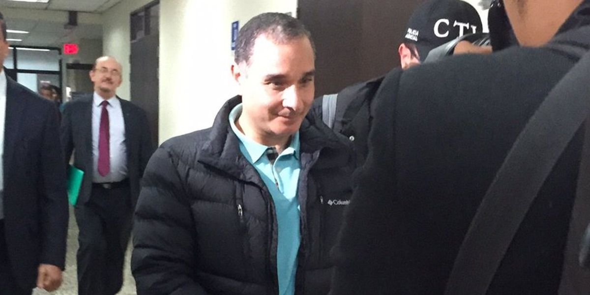 Juez deja en libertad condicional al empresario Alberto Aroch Mugrabi
