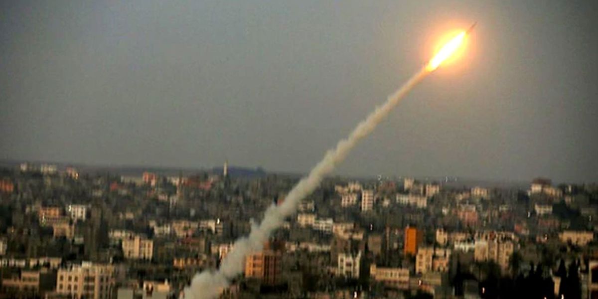 Escala la tensión en Gaza tras lanzamientos de cohetes de Hamás y bombardeos de Israel 