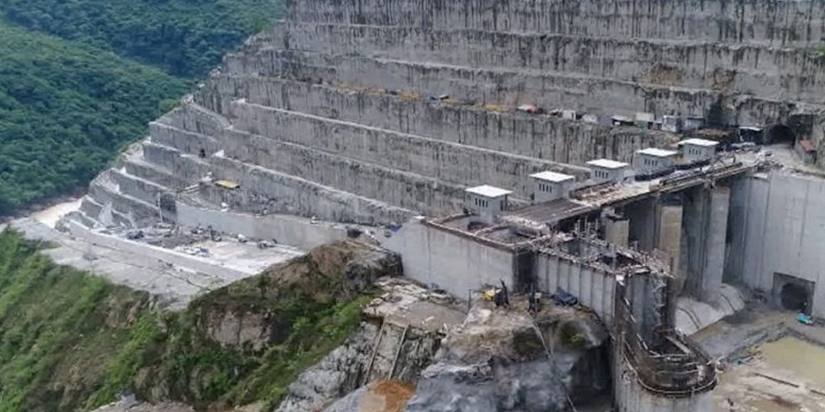 Montaña y represa de Hidroituango en riesgo de colapsar