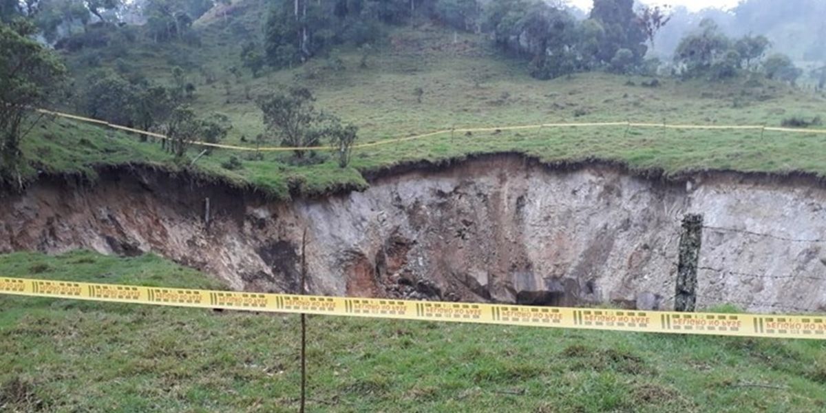 Alarma por fenómeno natural que se está ‘tragando’ parte de la tierra en el sur de Santander