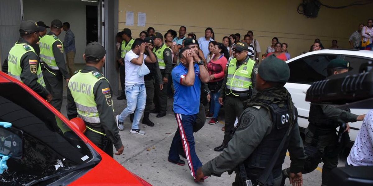 Legalizan captura a 14 policías por ‘desaparición’ de droga en CAI de Barranquilla