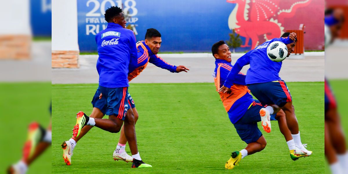 (De izquierda a derecha) El defensa colombiano Yerry Mina, delantero Falcao, el delantero Luis Muriel y el defensor Farid Diaz participan en una sesión de entrenamiento en Kazán el 14 de junio de 2018, antes del torneo de fútbol de la Copa Mundial Rusia 2018. LUIS ACOSTA / AFP