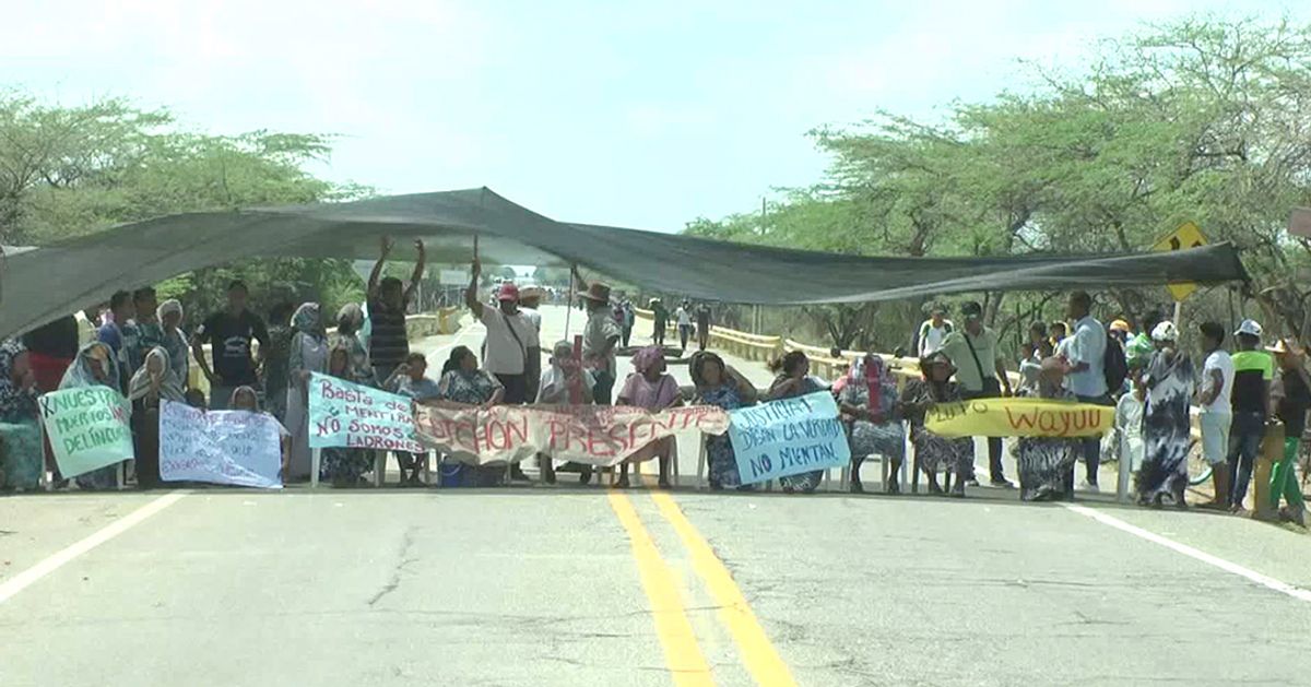 Indígenas wayuu de La Guajira bloquean tramo de la Troncal del Caribe