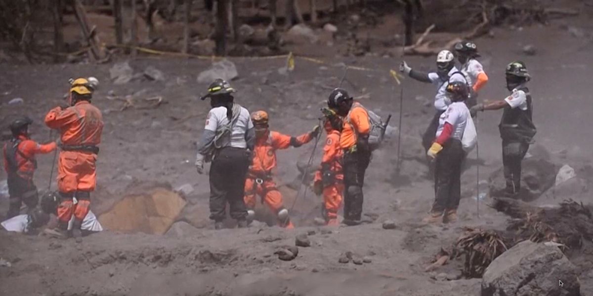 Van 109 muertos y 197 desaparecidos por erupción del volcán de Fuego en Guatemala