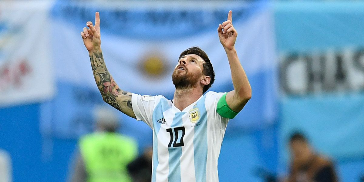 Argentina derrota a Nigeria y clasifica milagrosamente a octavos de final