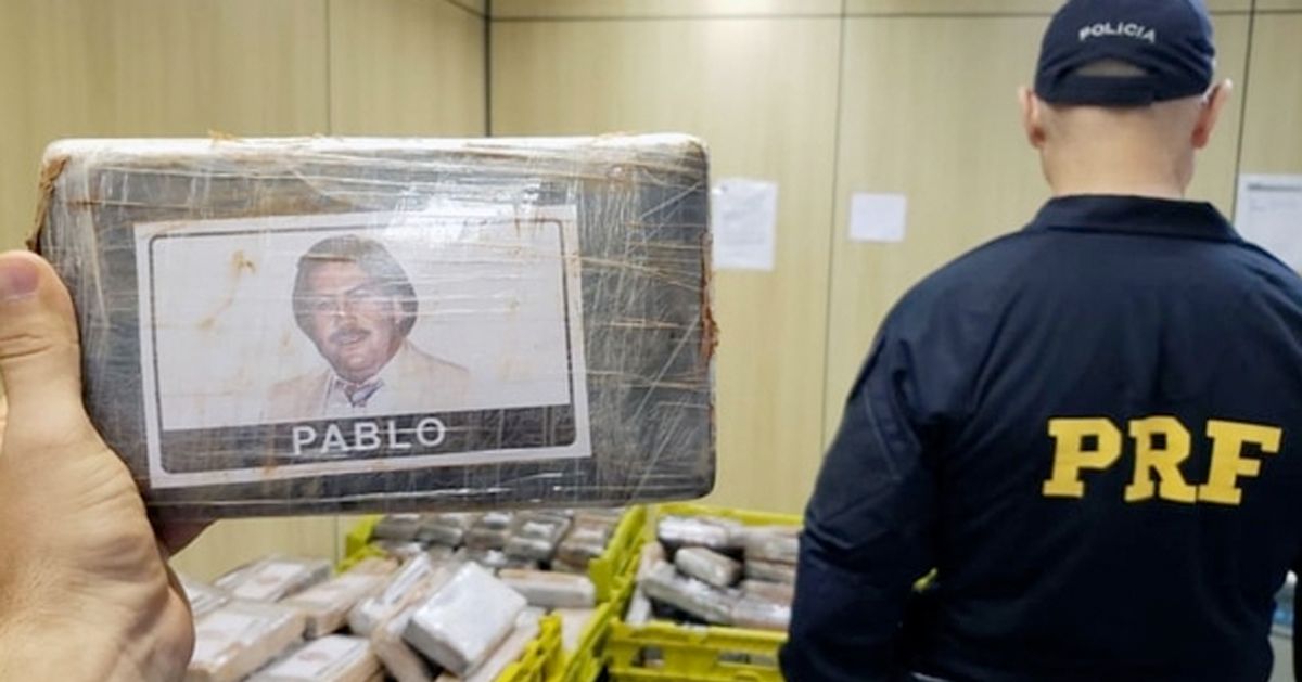 Incautan en Brasil 899 kilos de cocaína con foto de Pablo Escobar
