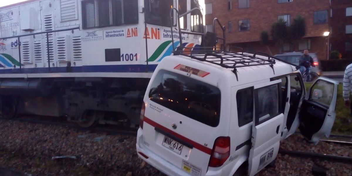Accidente entre vehículo y tren de carga deja seis heridos en el norte de Bogotá