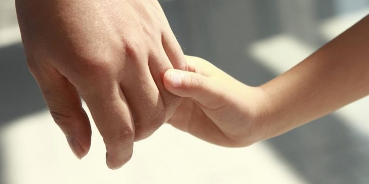 Niños en procesos de adopción sí pueden recibir visitas de sus padres biológicos