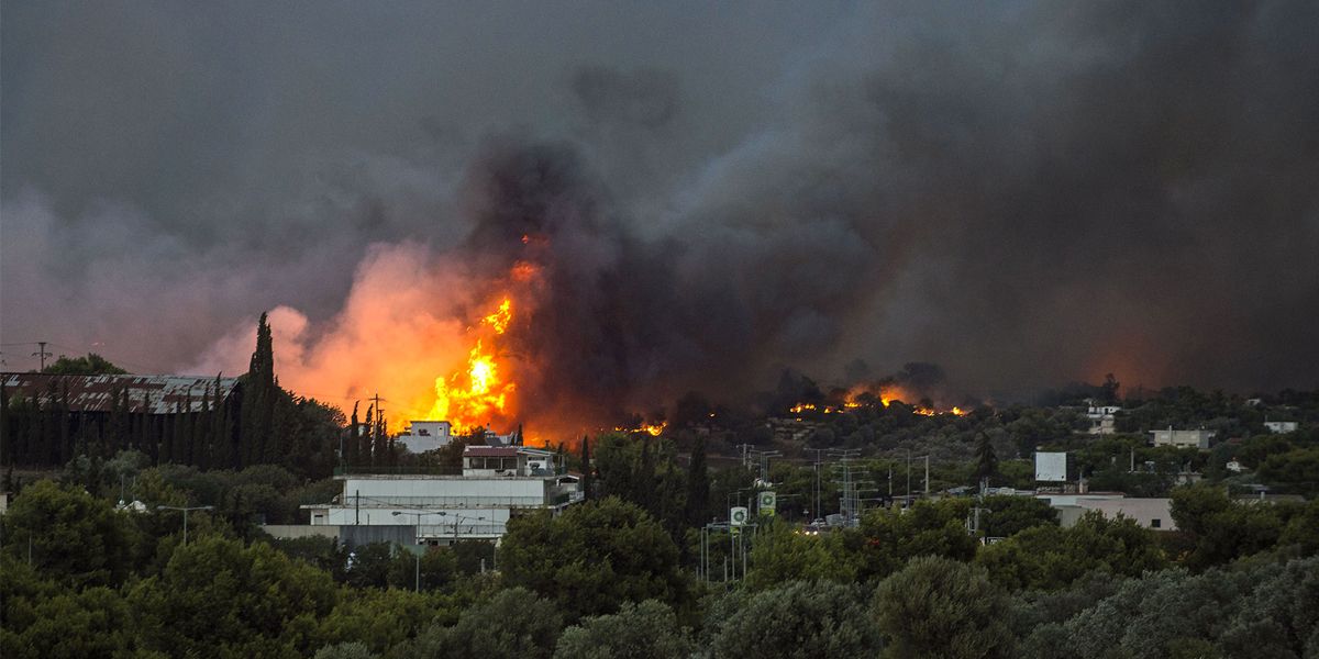 Devastadores incendios forestales en Grecia dejan al menos 80 muertos y 190 heridos