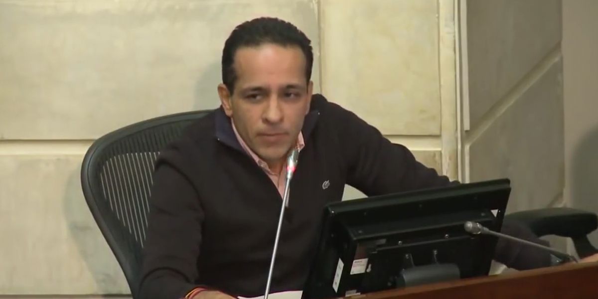 Medida de aseguramiento para exmilitares que planeaban ataque contra senador López Maya