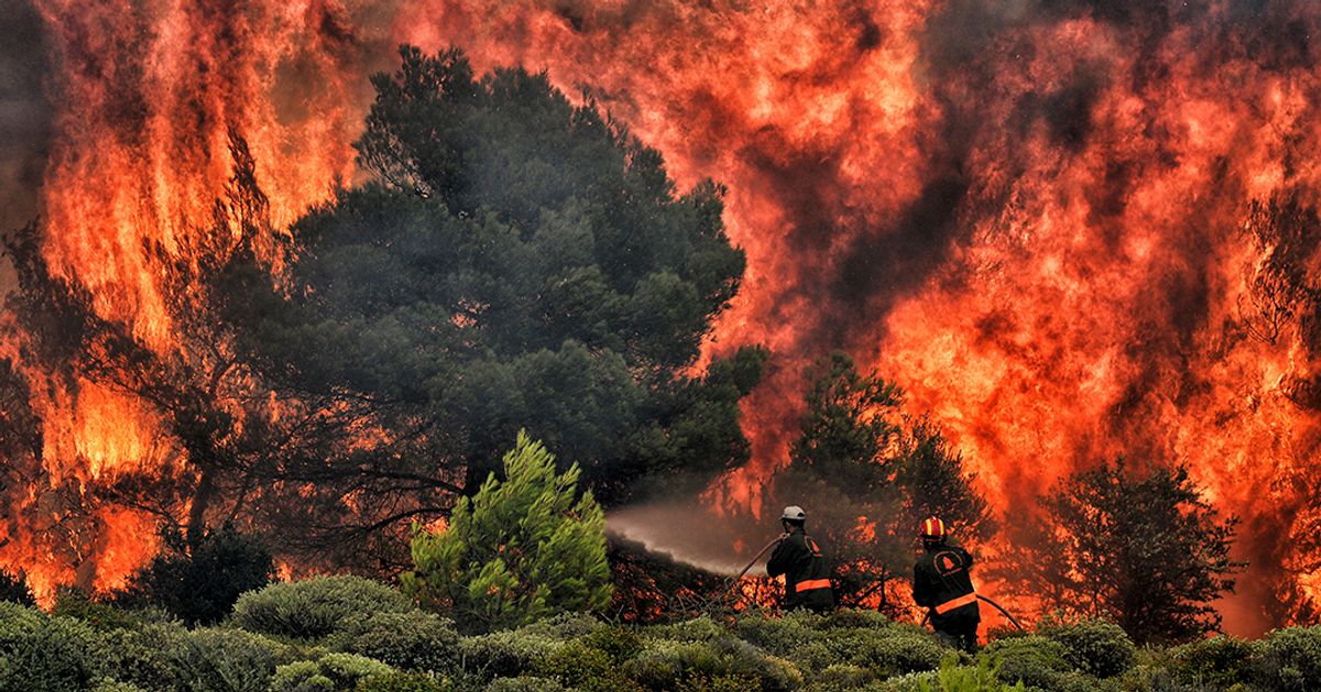 Los bomberos libran en Grecia su séptimo día de batalla contra el fuego