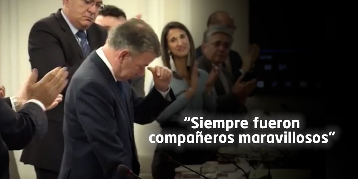 Con lágrimas, Santos se despide de sus ministros