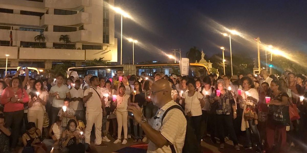 Encendiendo velas, en Cartagena rechazaron recientes asesinatos de líderes sociales