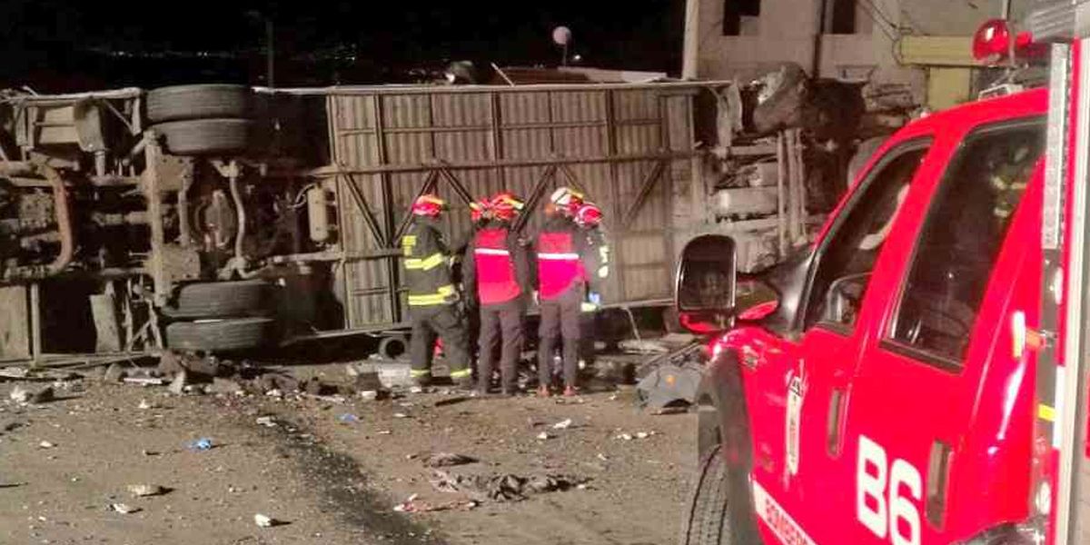 12 colombianos sobrevivientes en accidente de bus en Ecuador
