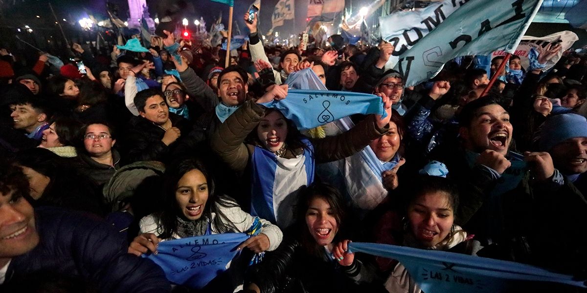 Senado de Argentina rechazó la legalización del aborto