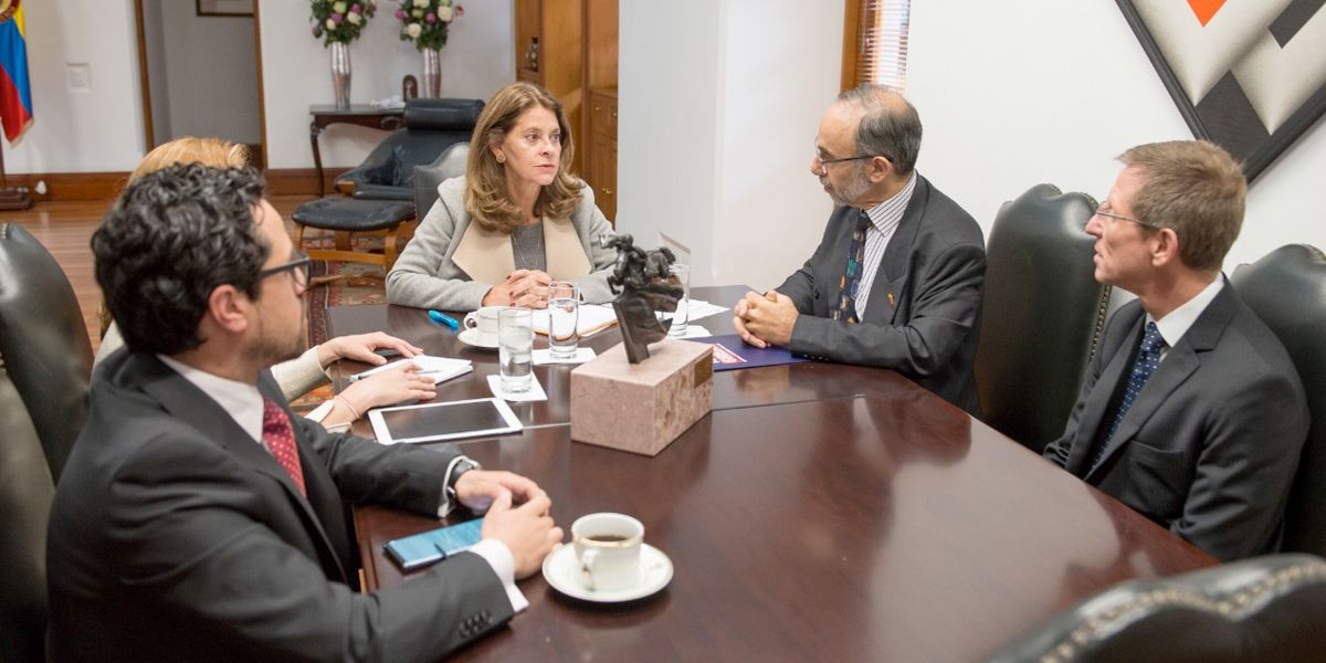 Marta Lucía Ramírez, se reunió con el embajador de Reino Unido