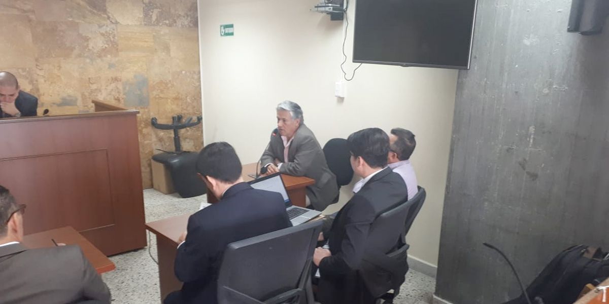 Ganadero testifica a favor de Santiago Uribe