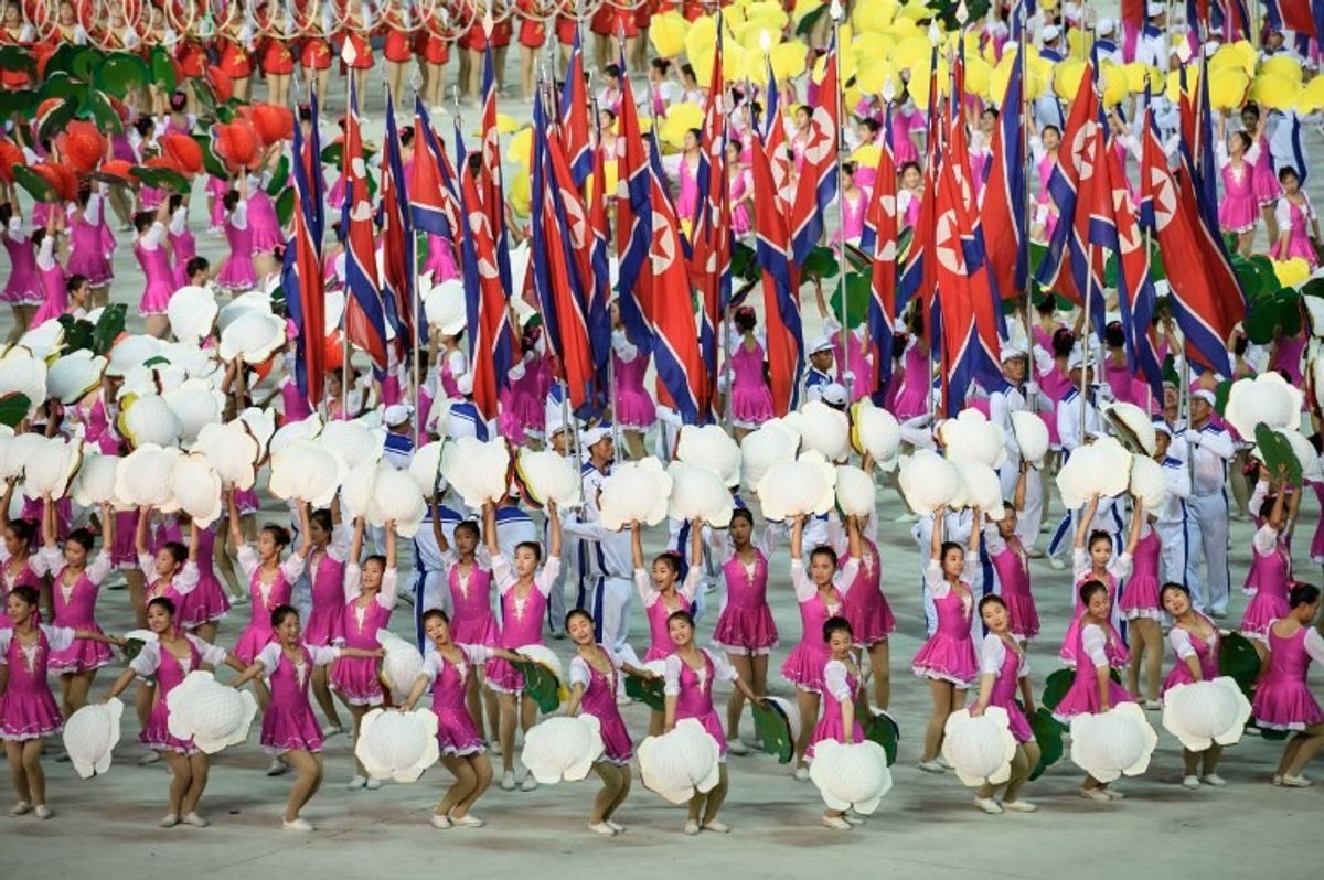 Con carrozas, música y pompones se celebró el día nacional de Corea del Norte