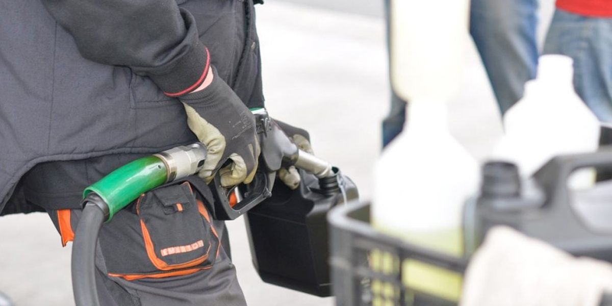 Gasolina podría bajar hasta $ 620 si se ajusta el IVA