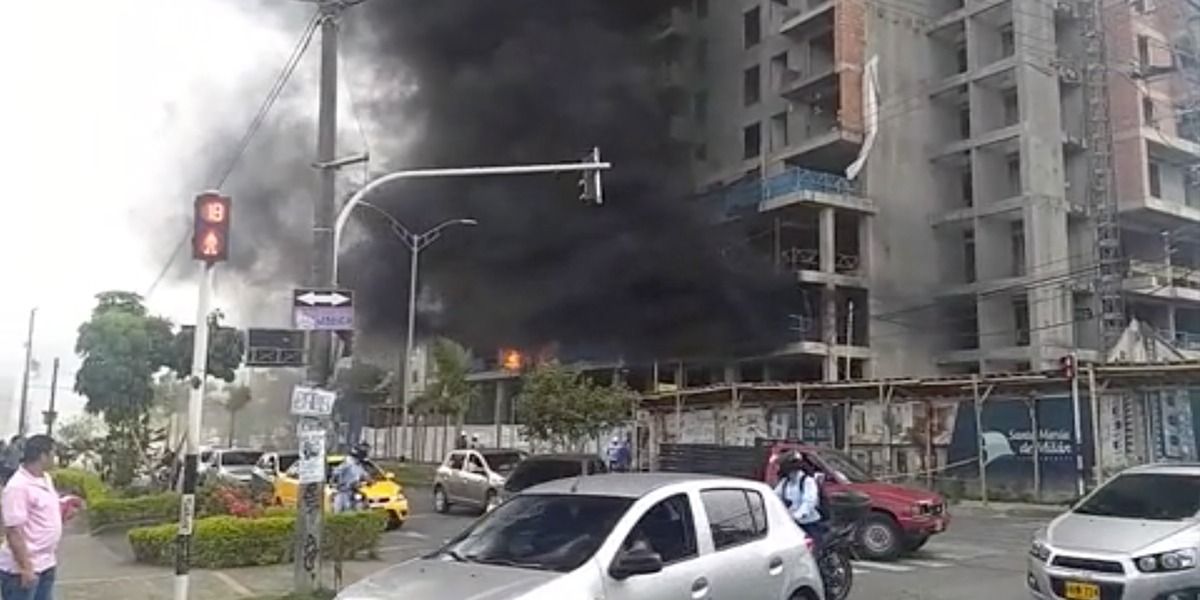 Se incendia edificio en construcción en Dosquebradas, Risaralda  