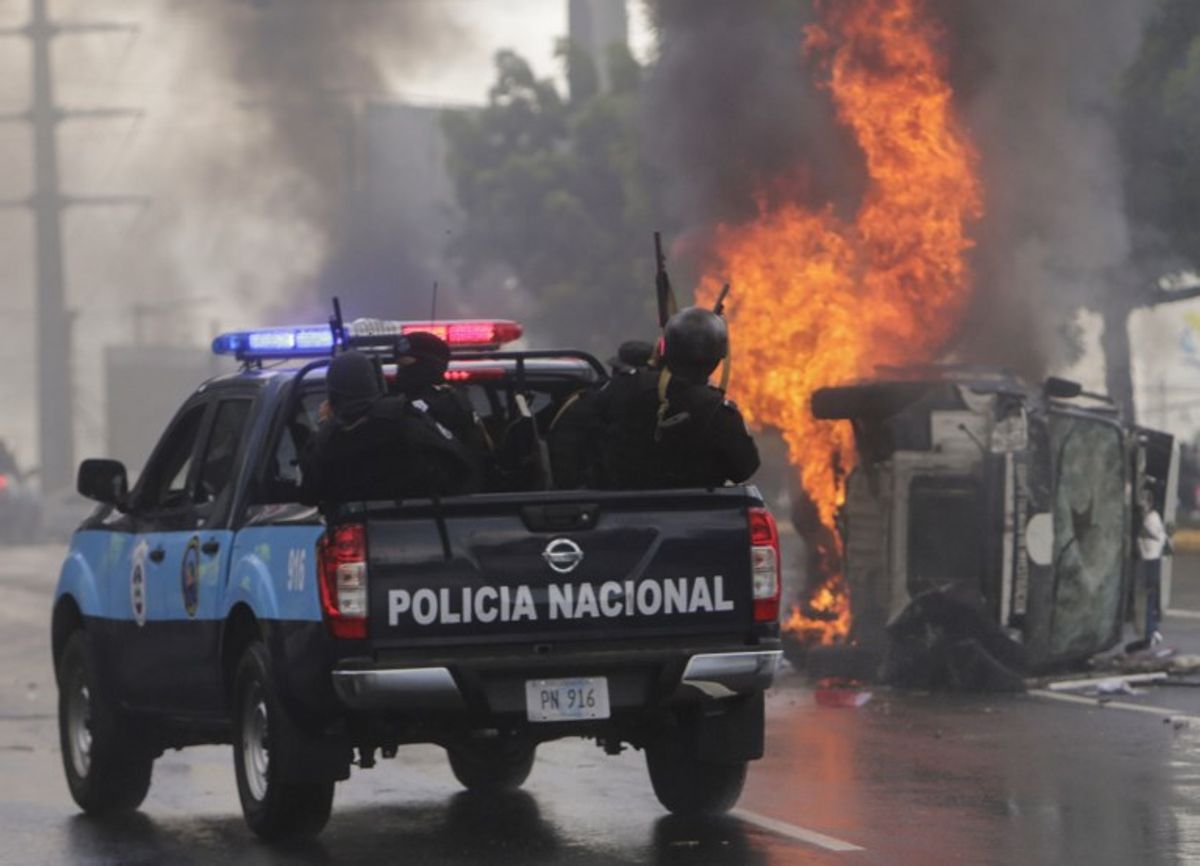 Marchas contra el gobierno nicaragüense dejan dos personas heridas