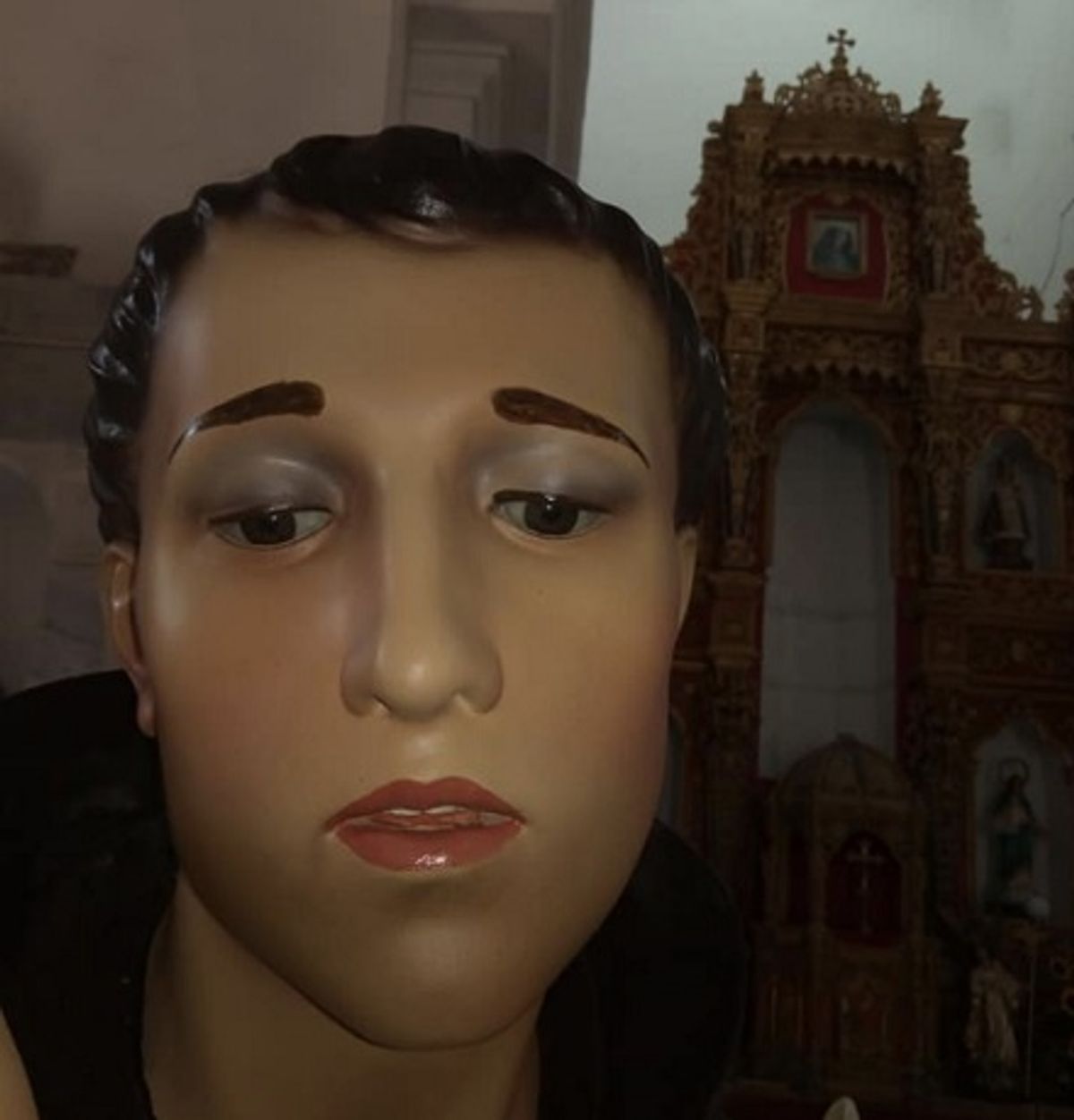 A San Antonio de Padua en vez de renovarle su rostro, lo maquillaron