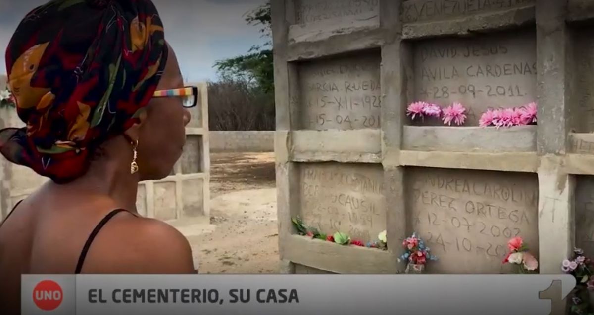 Mujer creó cementerio para personas con pocos recursos y asegura que se comunica con ellos