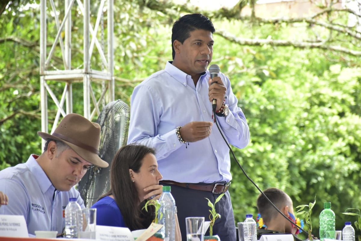 Él es Wilser Molina, alcalde de Amagá y muy allegado a Álvaro Uribe