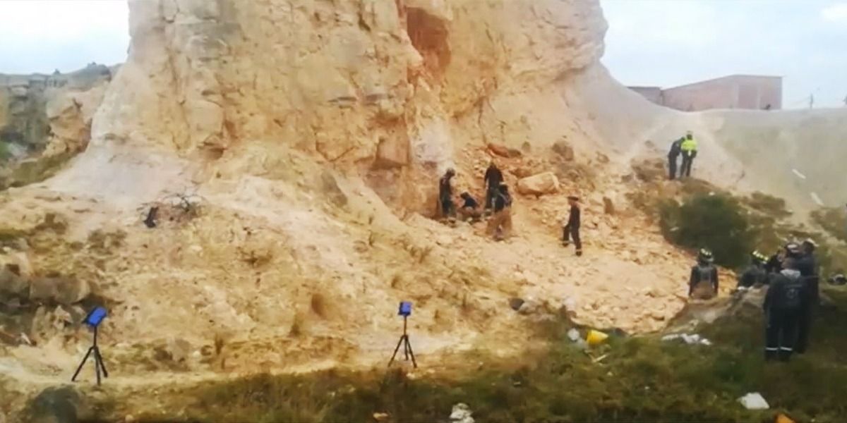 Desplome de una montaña deja una persona muerta en Bogotá