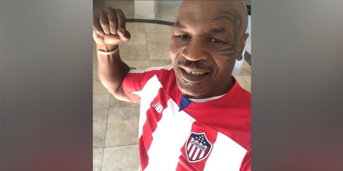 Mike Tyson causa furor en las redes sociales al vestir la camiseta del Junior de Barranquilla