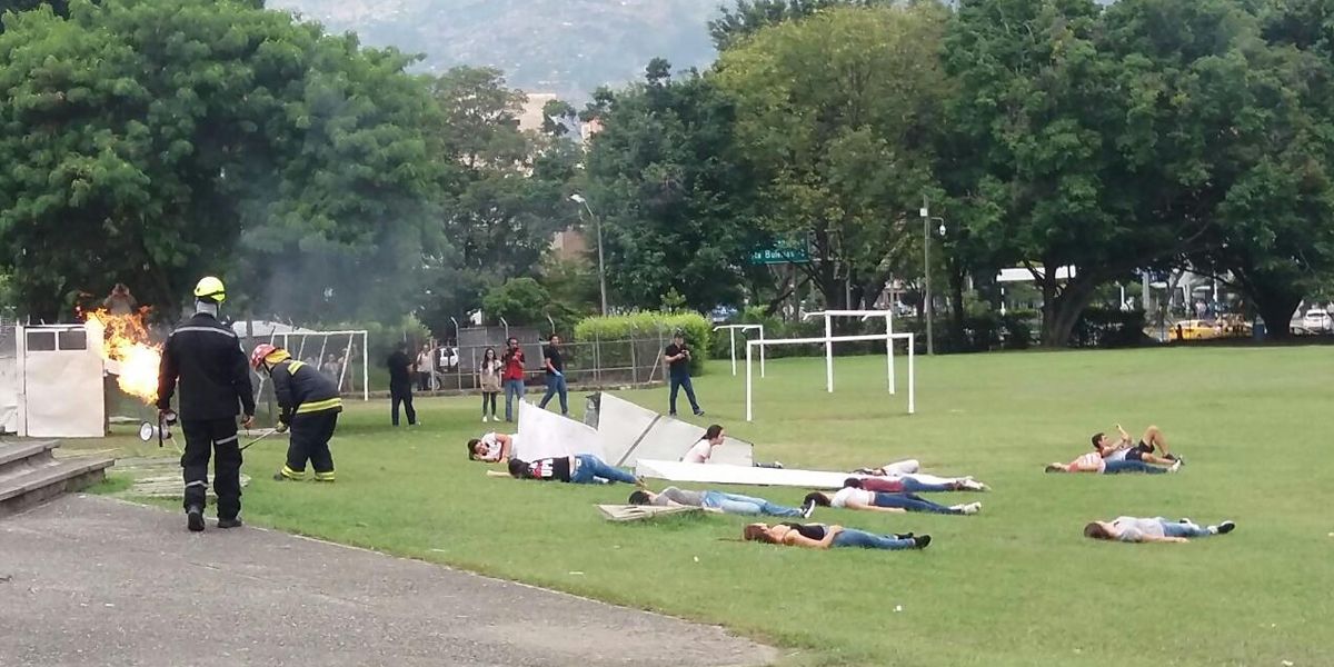 Realizan simulacro de accidente aéreo en U. Pontificia Bolivariana sede Medellín