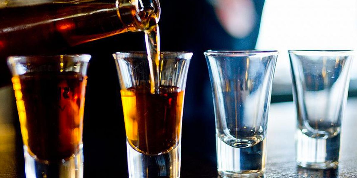 Un 15 % del alcohol que toman los latinoamericanos es ilegal
