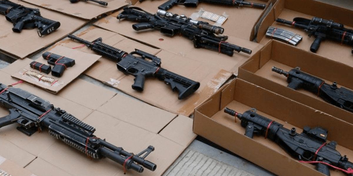 Varios militares y civiles detenidos en investigación de tráfico de armas en Ecuador