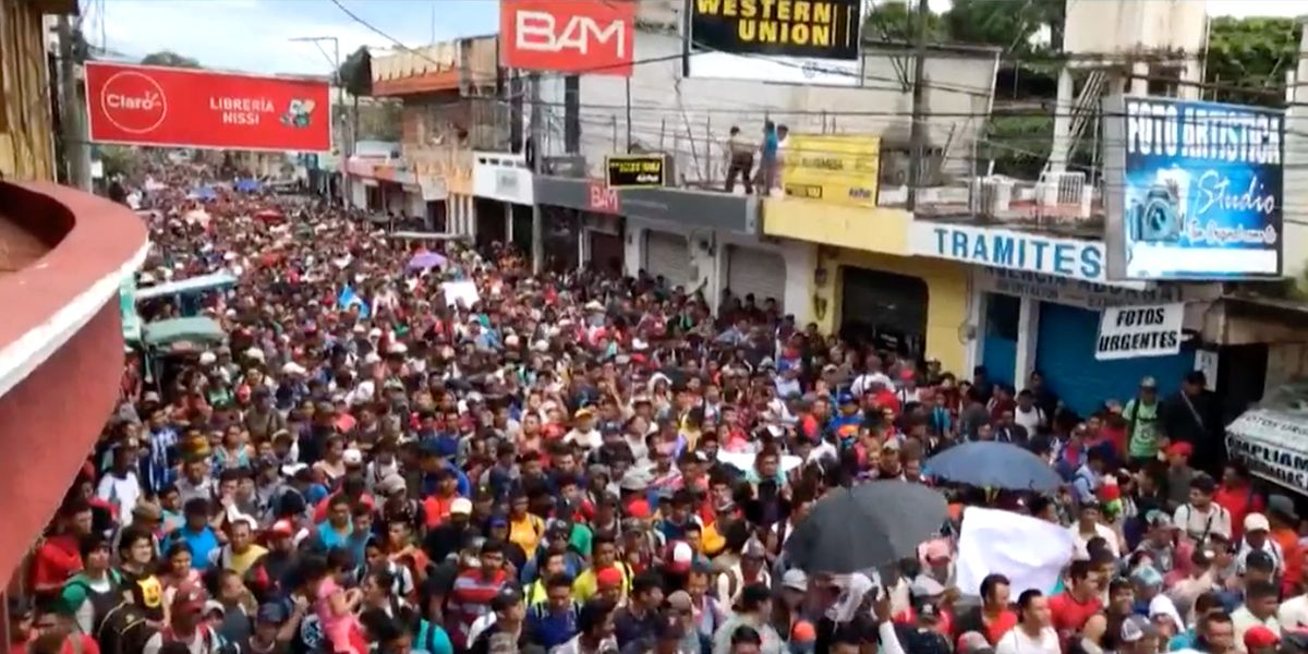 Tensión en frontera de Guatemala y México mientras miles de hondureños intentan llegar a EUA