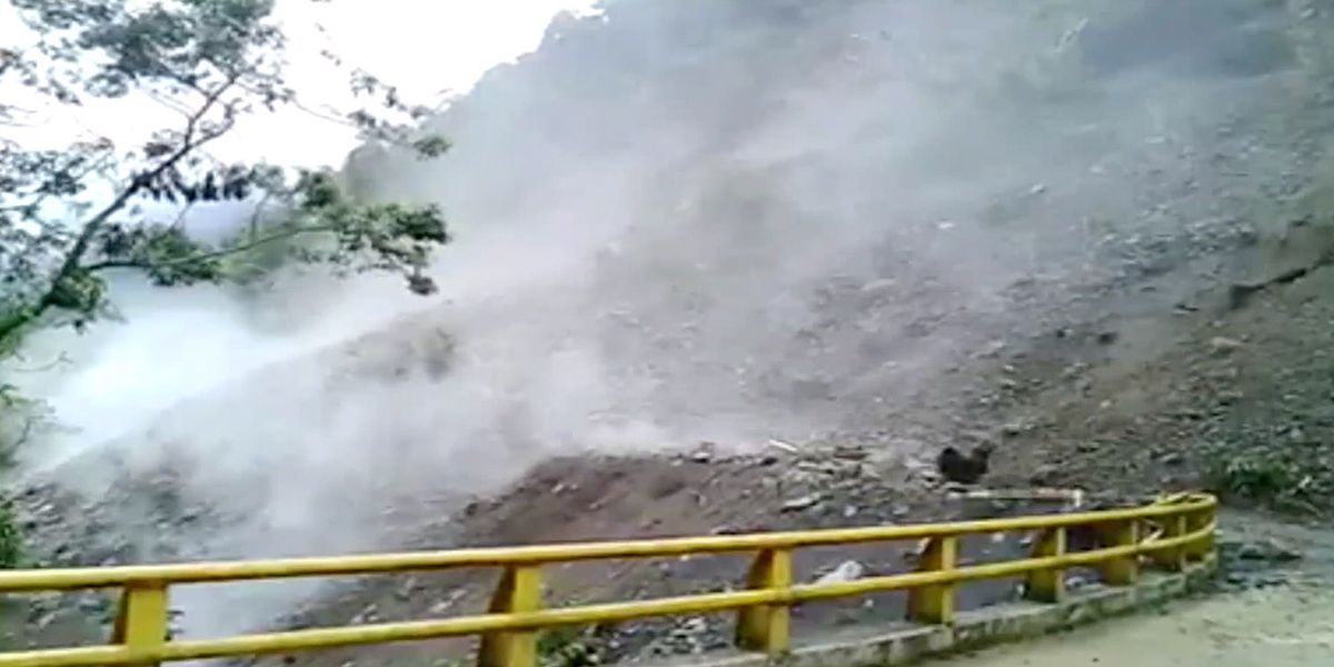 11.000 habitantes incomunicados por derrumbe en única vía de acceso de Peque, Antioquia
