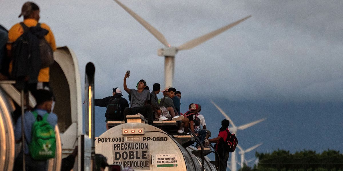 Avanza segunda caravana de migrantes hacia EE.UU. por el sur de México