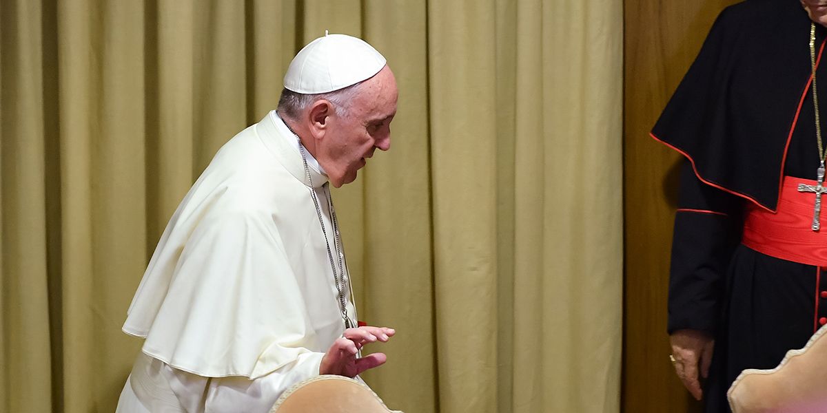 El papa sufrió una caída pero está bien, según el portavoz del Vaticano