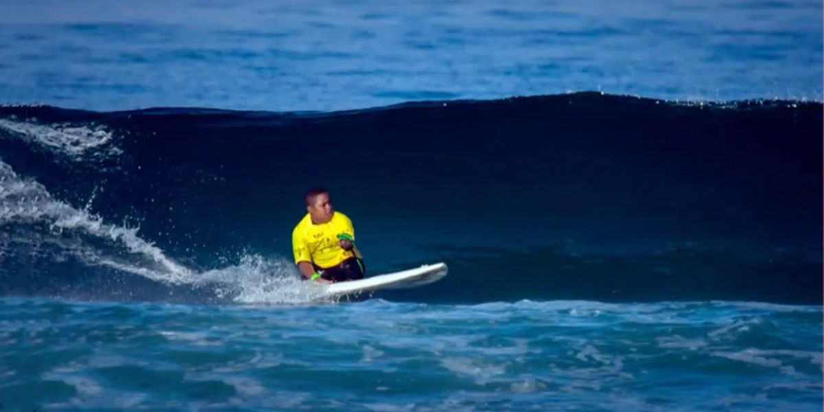 Joven cartagenero con discapacidad gana dos oros en competencia de surf en EE.UU.