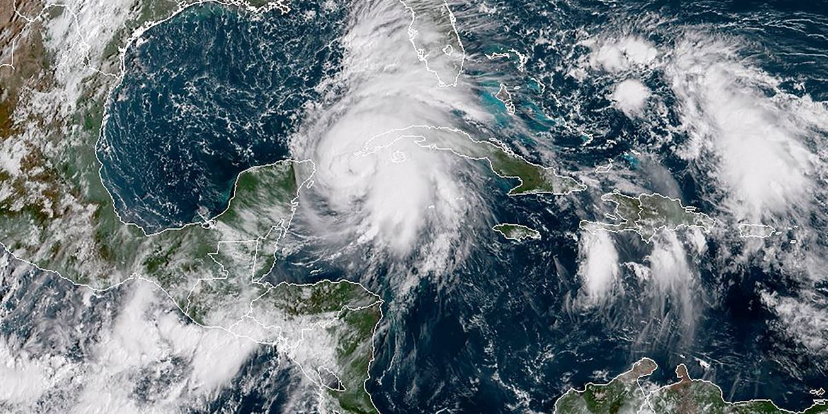 Michael se convierte en huracán cerca de Cuba rumbo a Florida