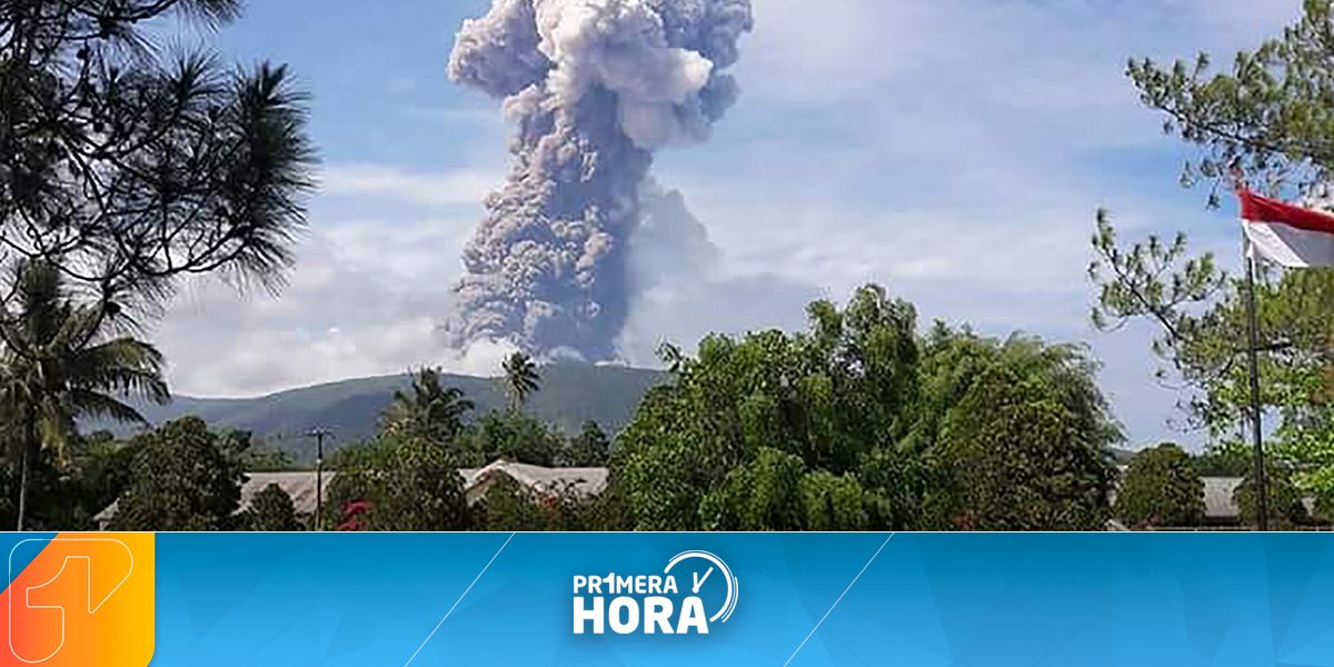 Nueva amenaza para Indonesia: entra en erupción el volcán Soputan en la isla de Célebes