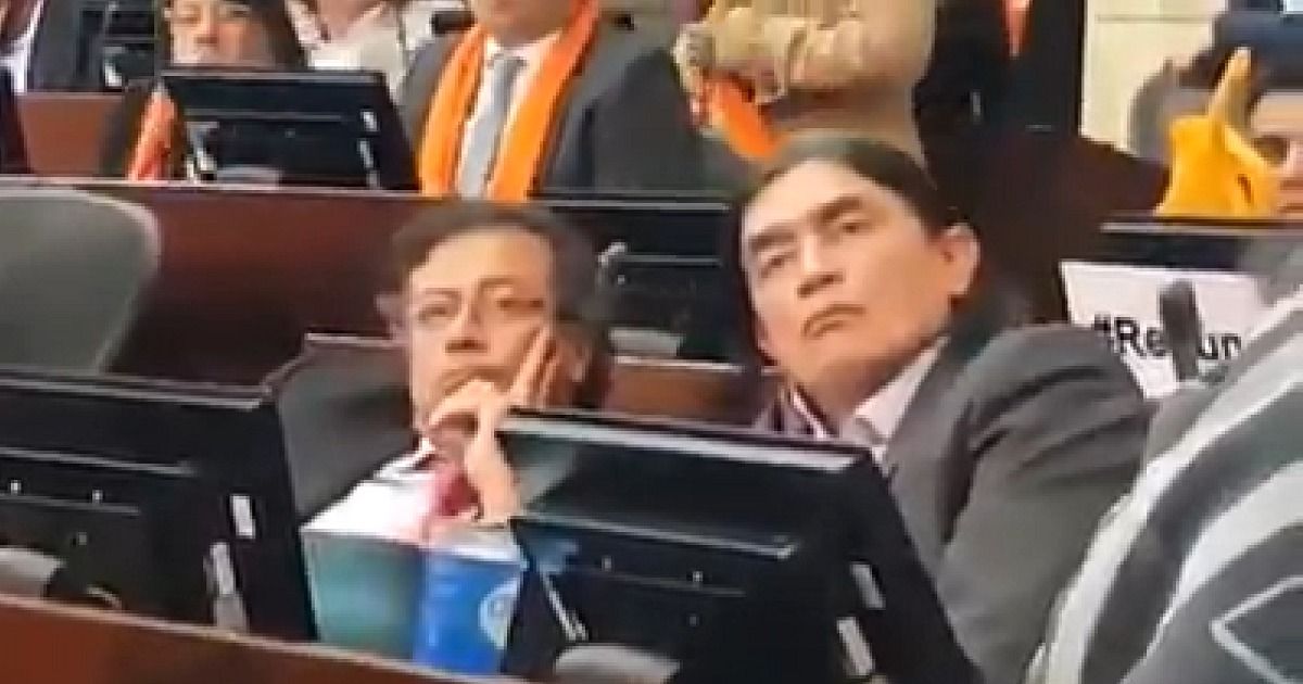 La cara de Petro mientras en el Congreso mostraban video recibiendo fajos de billetes