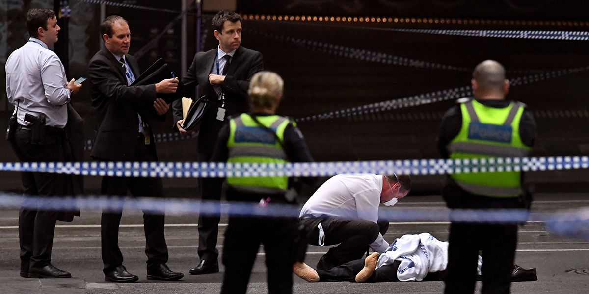 Un muerto y dos heridos tras ser apuñalados en concurrida calle de Melbourne