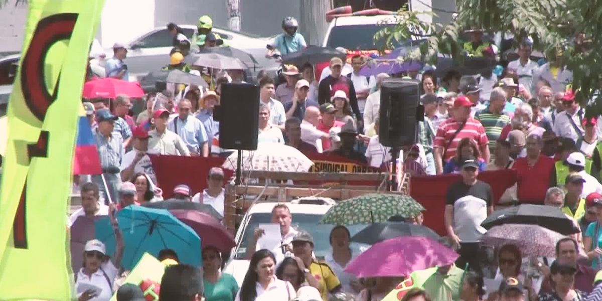 Estudiantes y profesores se toman las calles de Bucaramanga