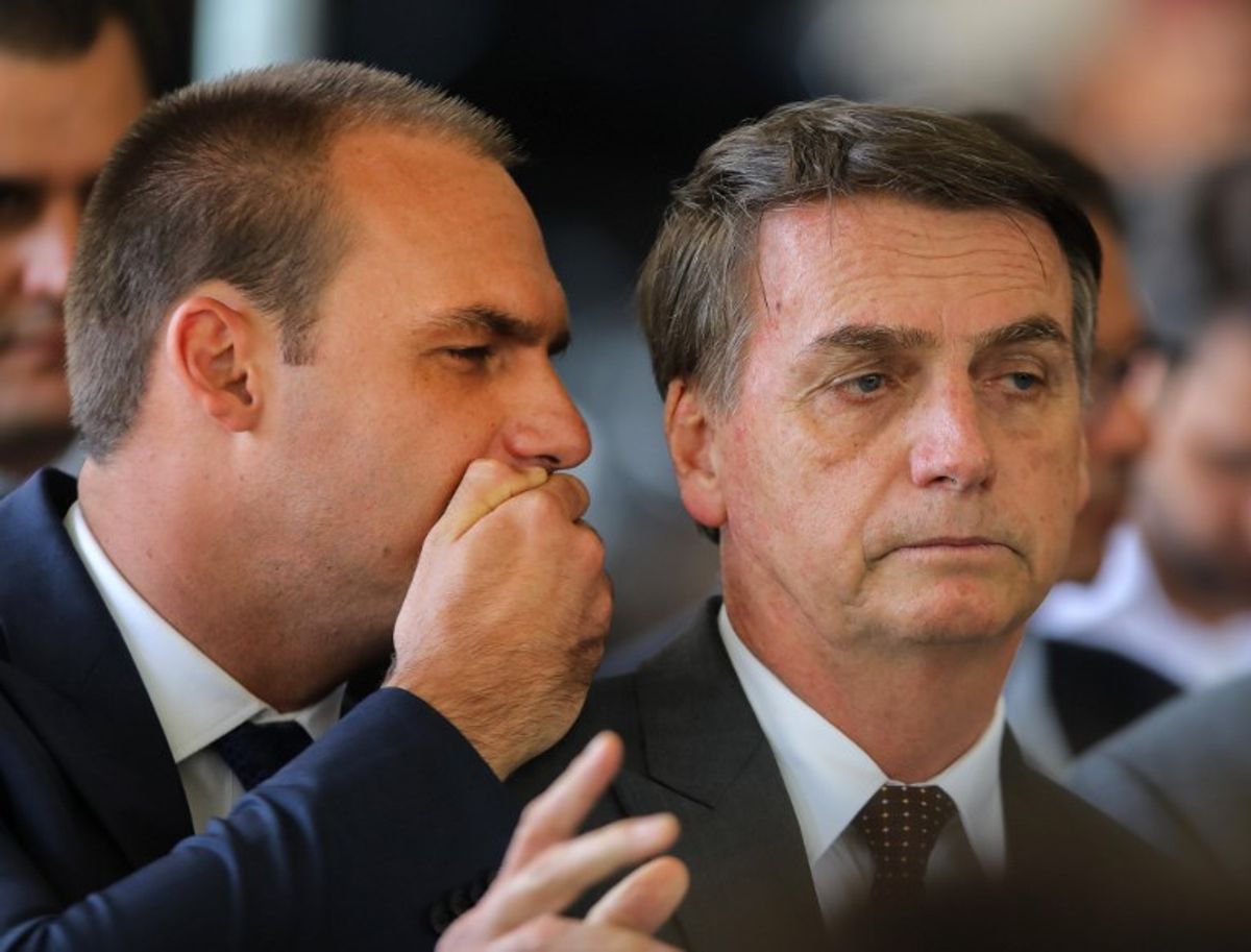 Hijo de Bolsonaro plantea revivir con referendo la pena de muerte en Brasil