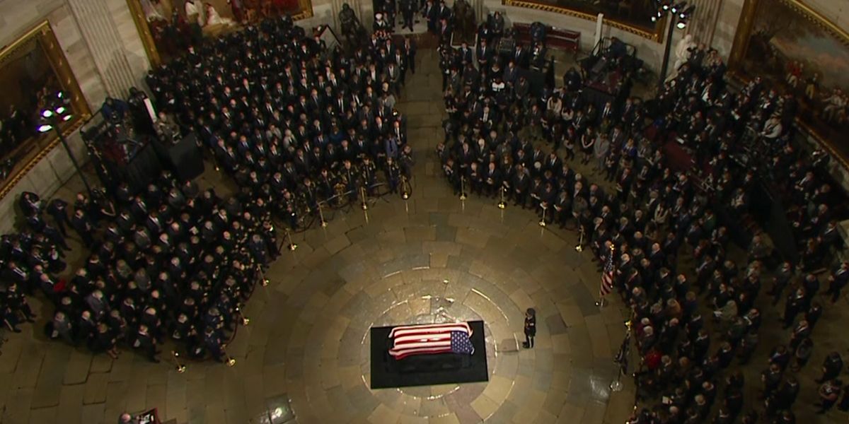 Los restos de George H.W. Bush llegan a Washington, donde serán honrados