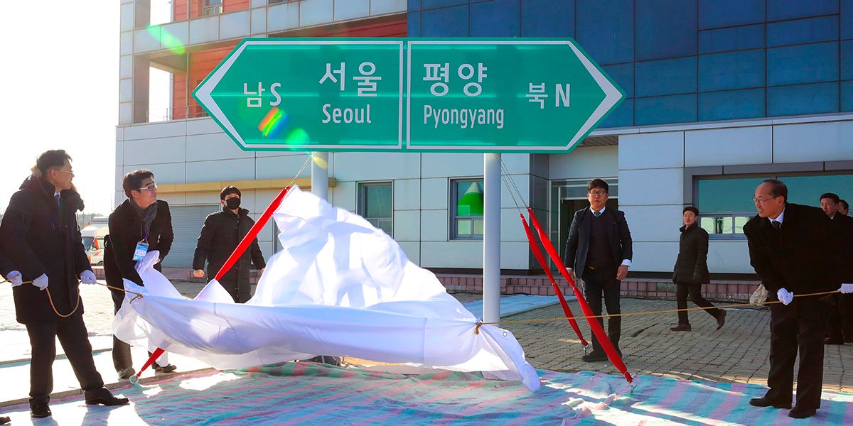 Coreas presiden ceremonia simbólica para reconectar por vía ferroviarias ambas naciones