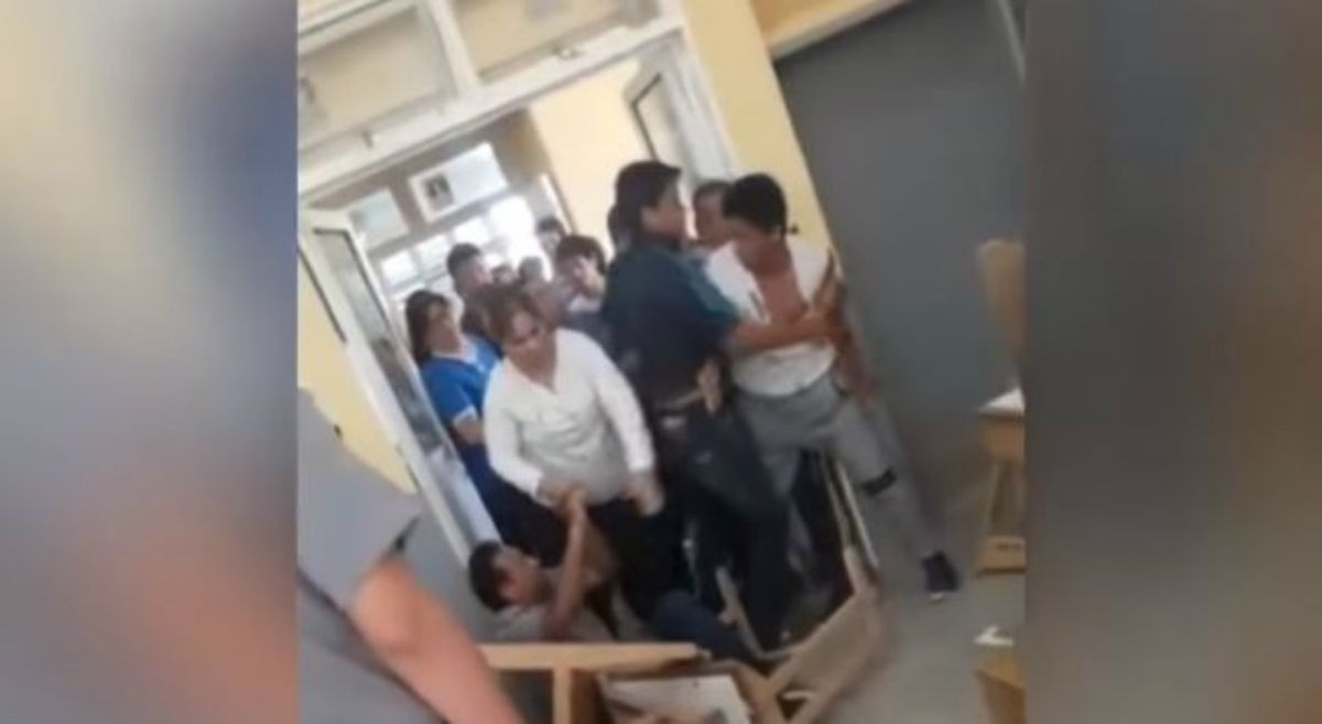 Estudiante agarró a golpes a su profesor porque lo reprobó en una materia