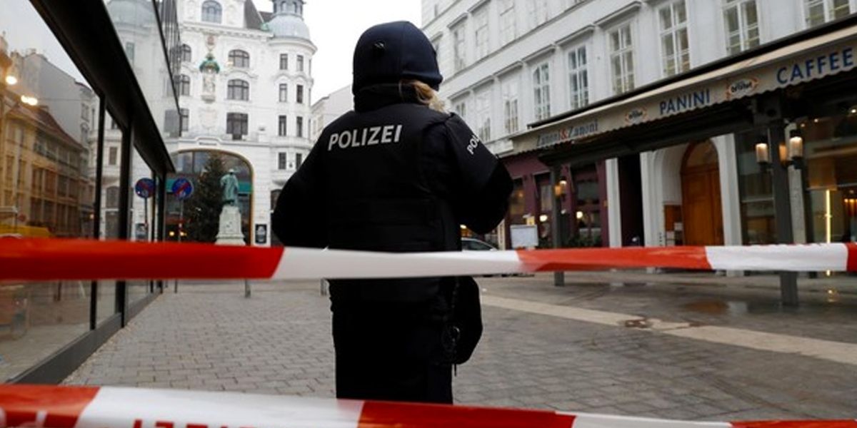 Tiroteo deja un muerto y un herido en centro de Viena, Austria